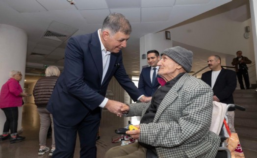 Tugay’dan huzurevi sakinlerine müjde: 'Görevde olduğum sürece zam yapılmayacak'