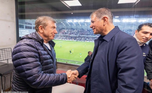 Türk futbolunun efsanesinden Başkan Tugay'a Karşıyaka Stadı teşekkürü