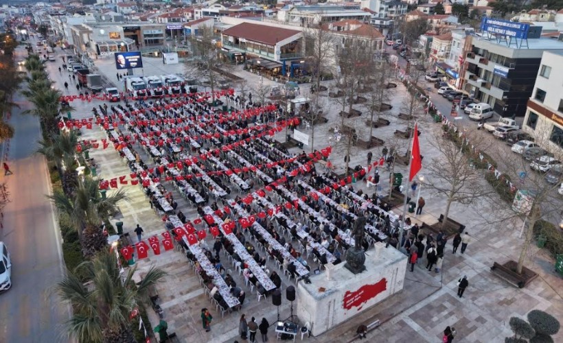 Urla’da Ramazan’ın bereketi dayanışma sofralarında paylaşıldı