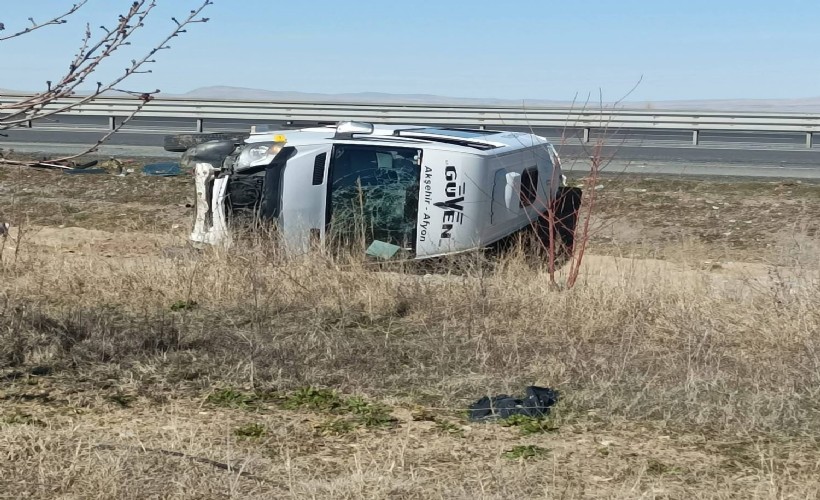 Yolcu indiren minibüse TIR çarptı: 11 yaralı!