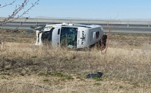 Yolcu indiren minibüse TIR çarptı: 11 yaralı!
