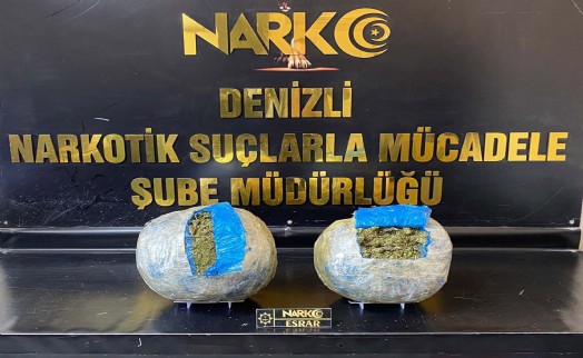 Zehir sevkiyatına ekiplerden geçit yok: 2 otomobilde kilolarca bulundu