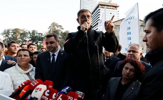 Cemil Tugay'dan Meslek Fabrikası önünde zehir zemberek sözler: Korkmayacağım ulan sizden!