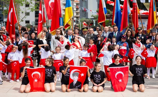 23 Nisan coşkusu Narlıdere'yi sardı