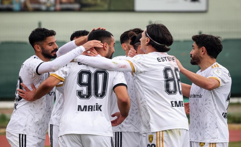 Aliağa FK yarışı bırakmadı