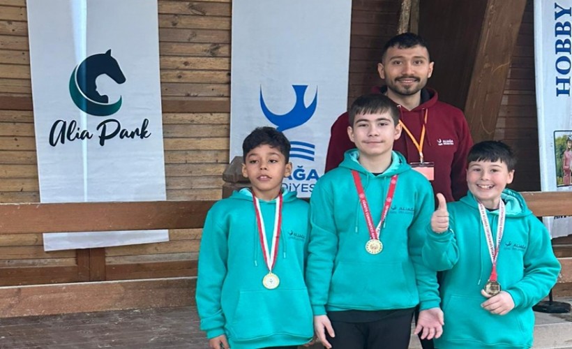 Aliağa’nın özel sporcularından çifte şampiyonluk