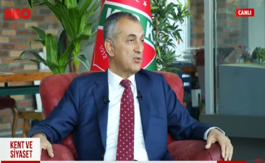 Azat Yeşil, NEO TV'den Cemil Tugay'a seslendi: TOKİ'yi karalamaktansa TOKİ'nin bu tecrübelerinden faydalanmalı...