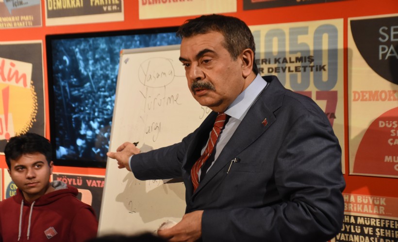 Bakan Tekin övünerek anlattı: Müfredatı 3'te 1 hafiflettik