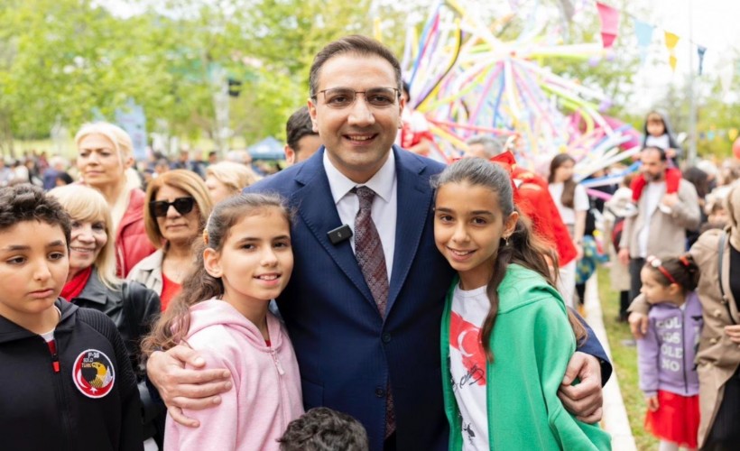 Balçova'da 23 Nisan coşkusu zirveye ulaştı: Meydanlar çocukların neşesiyle doldu