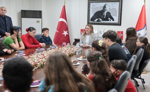 Başkan Mutlu 23 Nisan'da Çocuk Meclisi'ni konuk etti