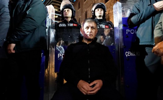 Başkan Tugay, Meslek Fabrikası direnişinde; 'Bundan sonra 24 saat buradayım'