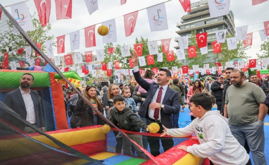 Bayraklı'da 23 Nisan coşkusu