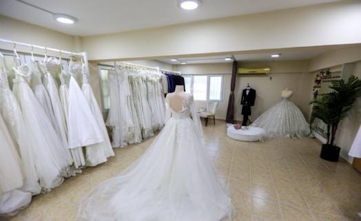 Bayraklı'da evlenecek çiftlere anlamlı destek