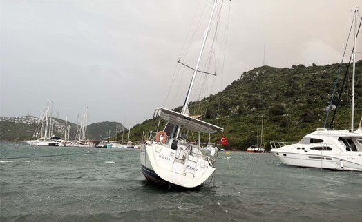 Bodrum'da fırtına hayatı felç etti