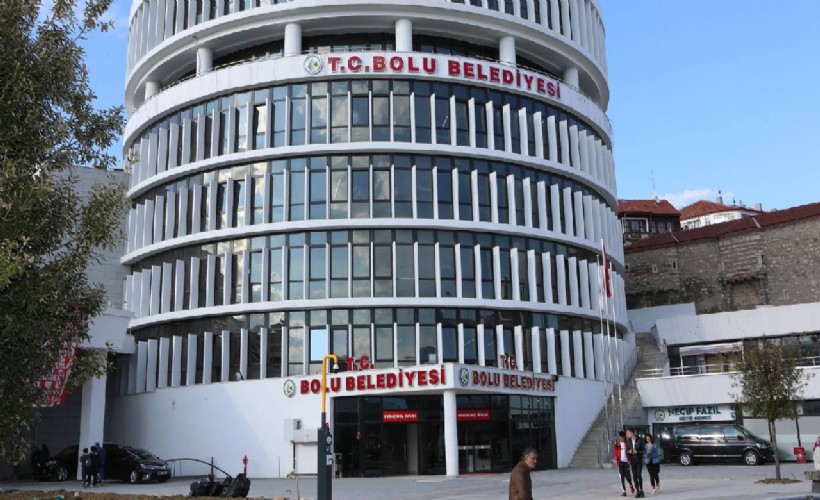 Bolu Belediyesi’ne şafak operasyonu: Jandarma ekipleri binada arama yapıyor!