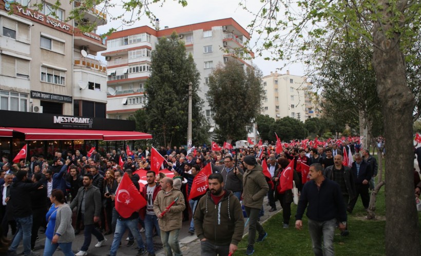 CHP İzmir’den çocuklar için Milli Eğitim’e sessiz yürüyüş!