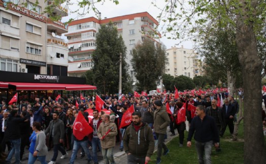 CHP İzmir’den çocuklar için Milli Eğitim’e sessiz yürüyüş!