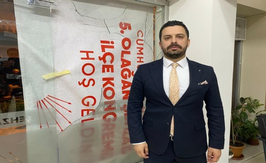 CHP ilçe başkanlığına taşlı saldırı