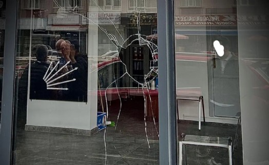 CHP'nin İlçe Başkanlığı'na saldırı! 'Ne korkarız ne geri çekiliriz'