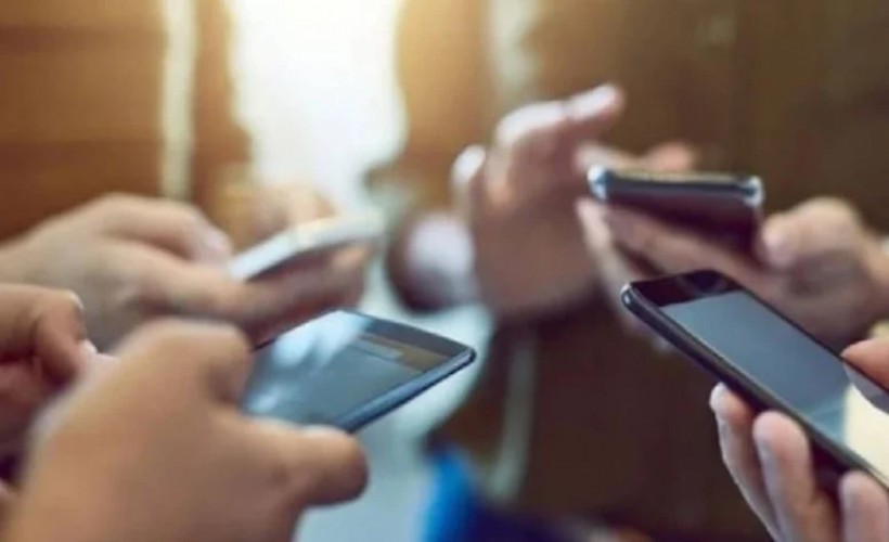 Cep telefonlarına zam geliyor