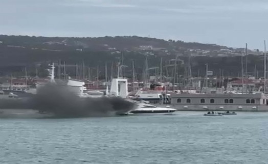 Çeşme'de motoryat yangını!