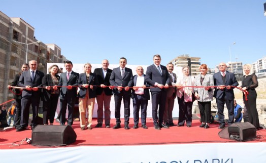 Çiğli'de Yılmaz Aksoy Parkı coşkulu törenle açıldı