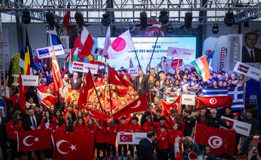 Foça’da rüzgarın şampiyonları buluştu: Windsurf Techno 293 Dünya Şampiyonası başladı