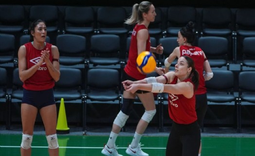 Göztepe'de iki voleybolcu sözleşme uzattı