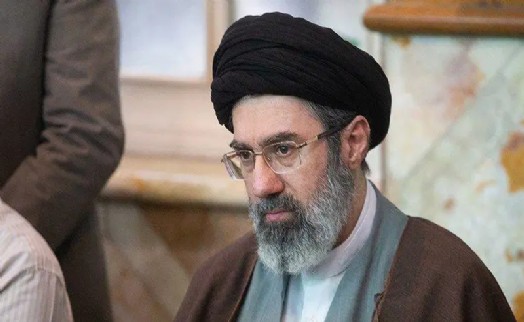 Hamaney'den ABD ve İsrail'e rest: Yeni yenilgiler yaşatacağız