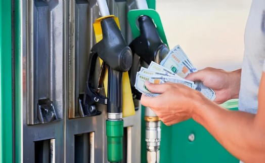 İndirimin sevinci kursakta kaldı: Motorine zam geliyor!