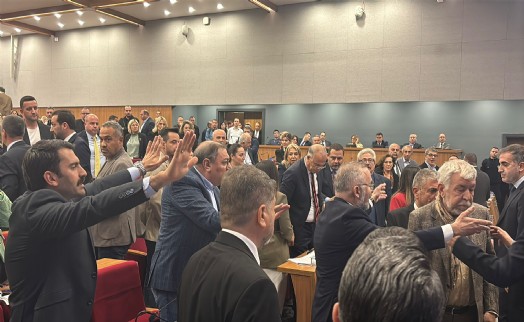 İzmir Meclisi'nde AK Partili meclis üyesinin sözleri tansiyonu yükseltti!