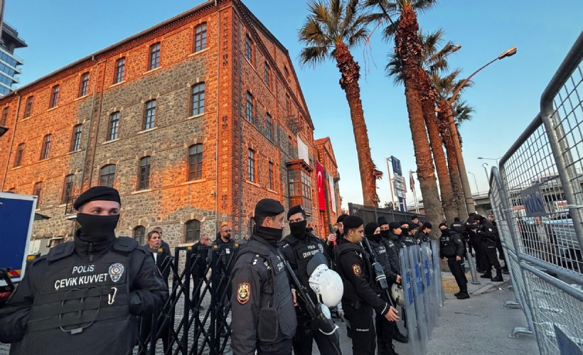 İzmir Meslek Fabrikası'na şafak baskını! Yüzlerce polisle zorla tahliye