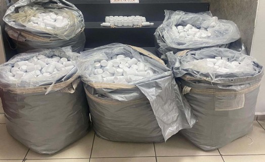 İzmir'de bir araçta binlerce sentetik hap ele geçirildi: Sürücü tutuklandı!