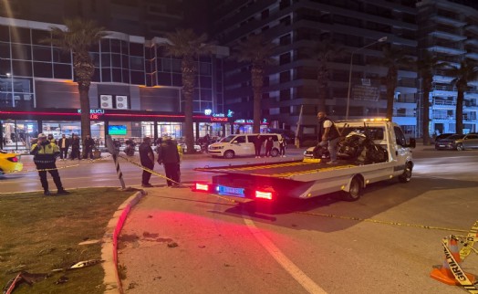 İzmir'de gece yarısı acı ölüm: Genç sürücü yaşamını yitirdi