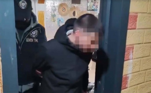 İzmir'de silah kaçakçılığı ve uyuşturucu operasyonu: 1 tutuklu