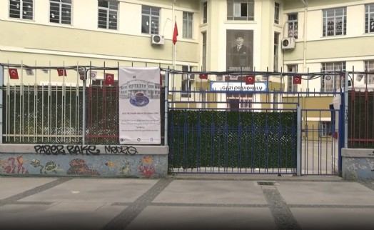 İzmir'de veliler endişeli: 'Okula korkuyla gönderiyoruz'