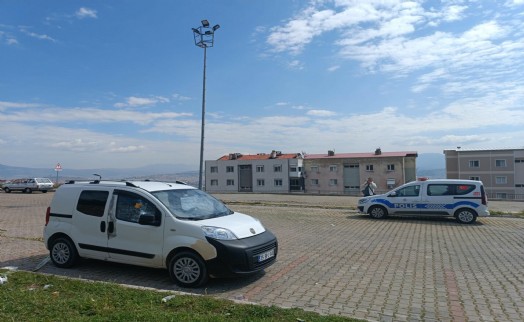 İzmir'de dehşet! Yanındaki kadını öldürüp, intihar etti