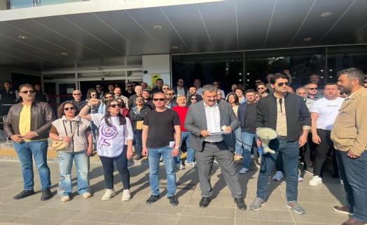 Karşıyaka Belediyesi'nde memurlardan tam gün iş bırakma eylemi