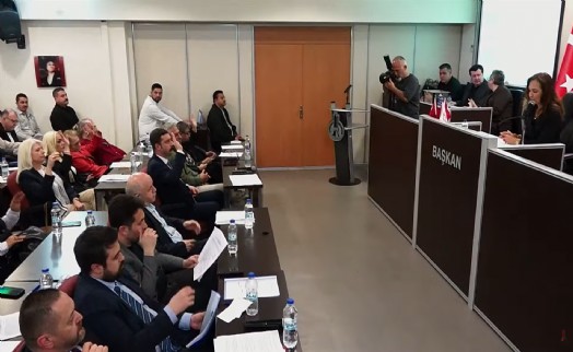 Karşıyaka meclisinde AK Parti'den 'denetim raporu' tepkisi: 'Bu tek taraflı bir değerlendirme'