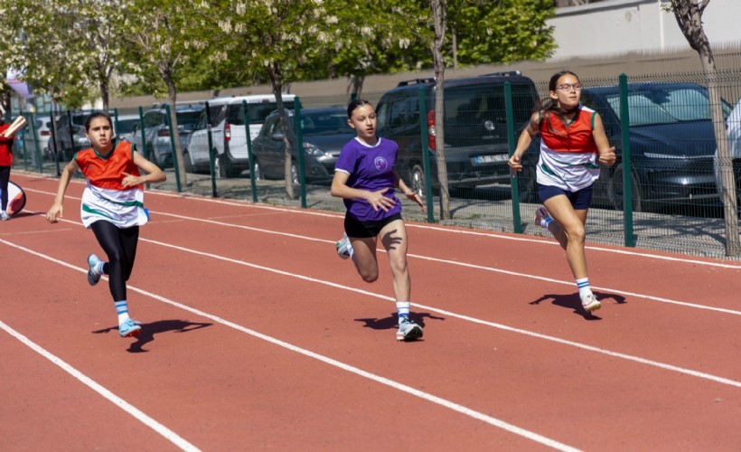 Karşıyaka’da 23 Nisan coşkusu atletizm pistine taşındı