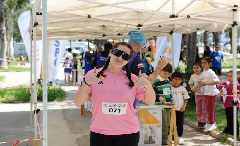 Karşıyaka’da oryantiring rüzgarı: Bayram coşkusu sporla taçlandı!