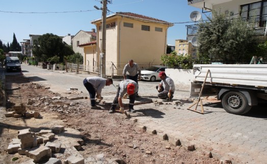 Kemalpaşa'da yol çalışmaları tam gaz!