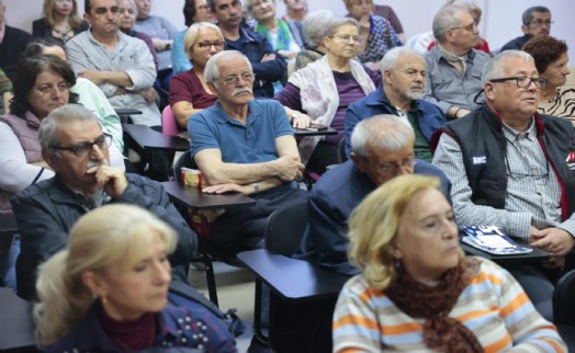 Konak'ın İleri Yaş Merkezi'nde hareketli yaşam semineri