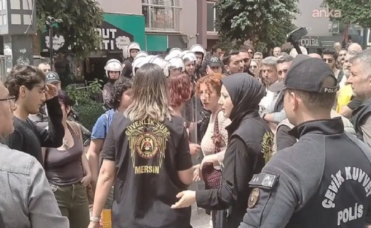 Mersin'de 'eğitimde şiddete' tepki gösteren öğretmenlere polis engeli