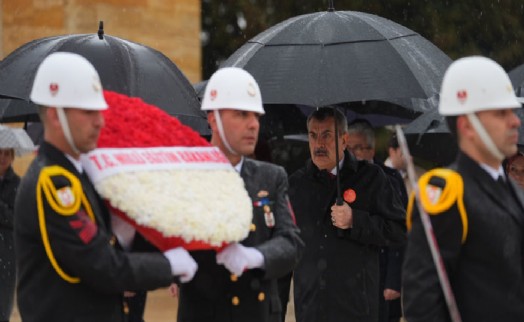 Milli Eğitim Bakanı Yusuf Tekin Anıtkabir'i çocuklarla ziyaret etti