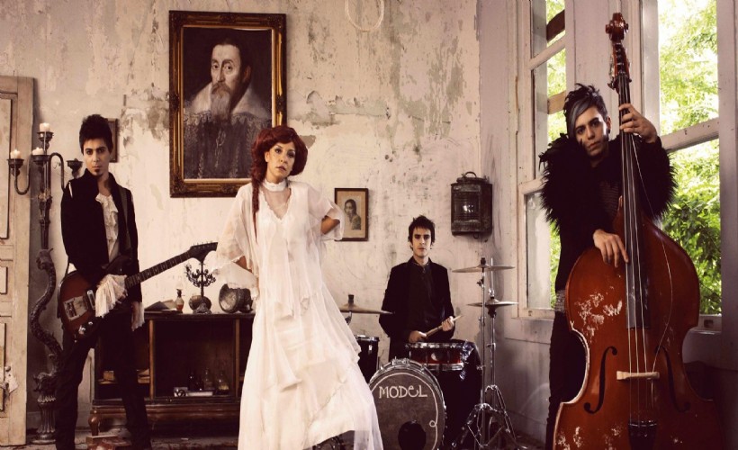 Model grubu geri dönüyor: İlk konser İzmir'de!