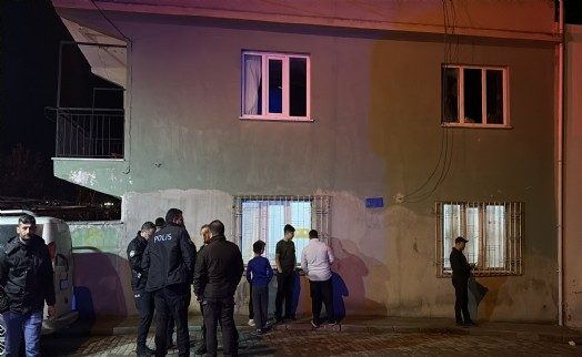 Müstakil evde yangın paniği: 2 kardeş dumandan etkilendi