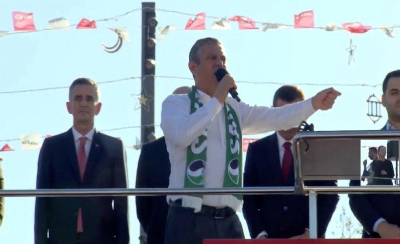 Özgür Özel Sakarya mitinginde konuştu: 'Erdoğan Melih’in villalarını koruyor'