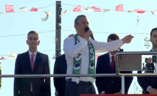 Özgür Özel Sakarya mitinginde konuştu: 'Erdoğan Melih'in villalarını koruyor'
