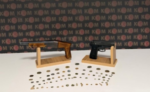Polisin operasyonunda 74 sikke ele geçirildi